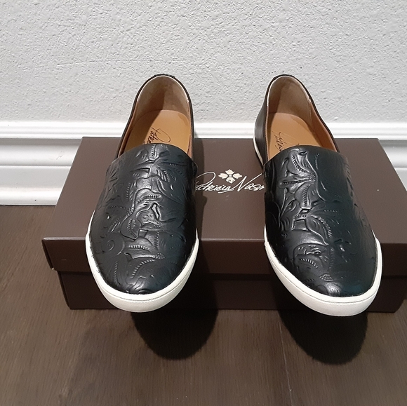 Patricia Nash - Picture 4 of 4